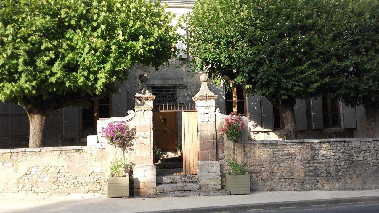 Les Chambres De La Basilique Neuvy-Saint-Sépulchre Exterior foto